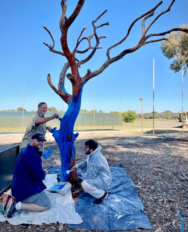This dead tree was going to be removed from the Archery Club in Whiteman, WA. Thankfully the Locke family saw it as an opportunity to give it a ‘blue lease on life’. ⁠
⁠
Three generations came together to spread the paint and share the important message that “it’s OK to not be OK”. 💙