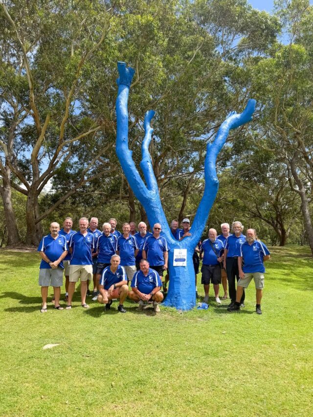 A great day for golf and driving away stigma ⛳ 

The gents from @hawksnestgolfclub put down their clubs and swapped their irons for paint brushes for the day! 

Once a month, the club comes together to check-in and have a chat, taking the rough out of mental health convos on and off the fairway.

Thanks to local legend Gary and the whole crew for looking out for one another. A good chat is like having a caddie to help lighten the load.

📍  Hawks Nest Golf Course, NSW