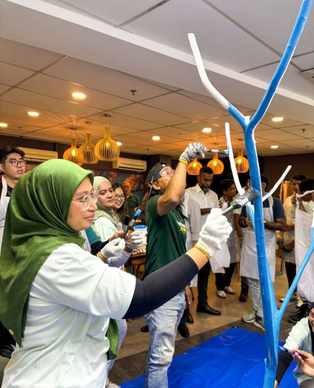 Baker Hughes teams across Asia are helping promote awareness and important conversations about mental health.⁠
⁠
Encouraging others to speak up and reach out, especially when they feel no one cares, is a powerful reminder that support is always there.⁠
⁠
📍 Malaysia, Asia⁠