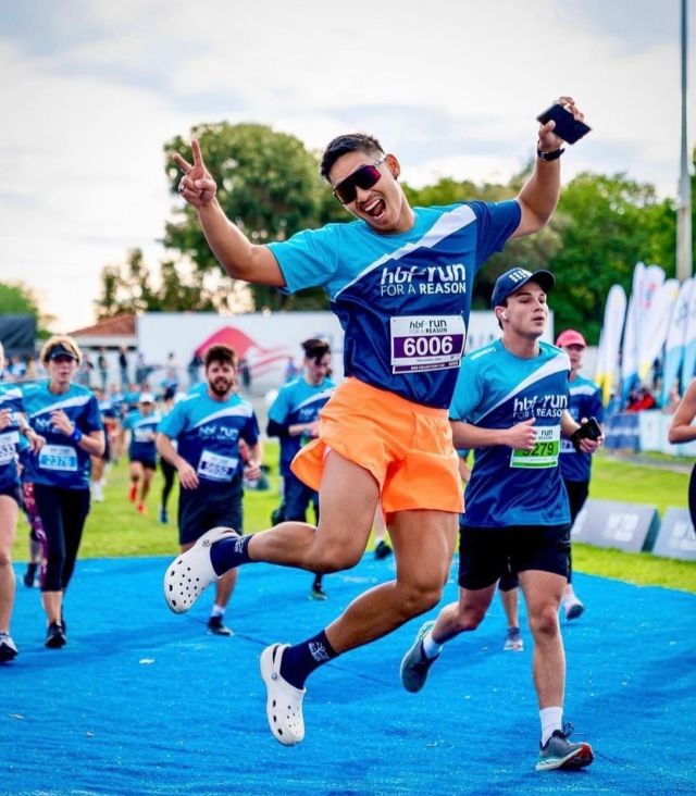 Awesome effort to everyone who ran for a reason in WA’s iconic @hbfrun 💙 we’re extra thankful to those that made us their reason to run! 👟

Special shout out to @good_deed_movement for donning our socks for the run. And so perfectly paired with his crocs 🙌😂

#hbfrun #perthwa #mentalhealth